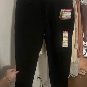 Wrangler Men’s Black Relaxed Fit Jeans - Classic Casual